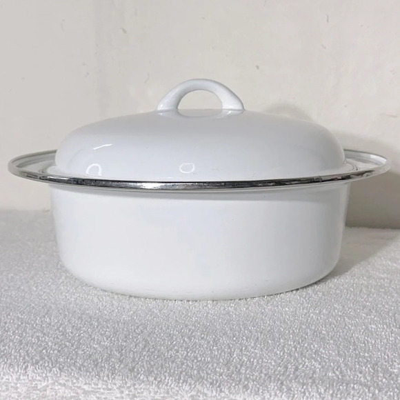 Vintage Enamelware White  Round Roaster Pot With Lid - Picture 5 of 16